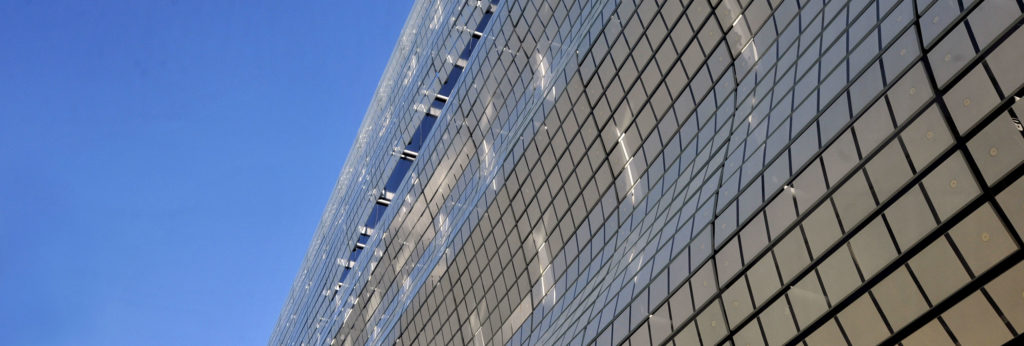 facade of the museum - Nîmes - Architect