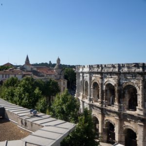 vue des arènes de Nîmes depuis le toit terrasse du musée