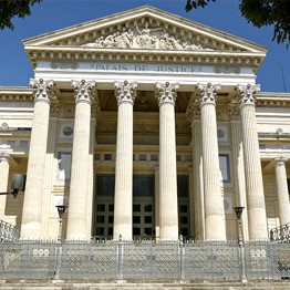 le Palais de Justice de Nîmes