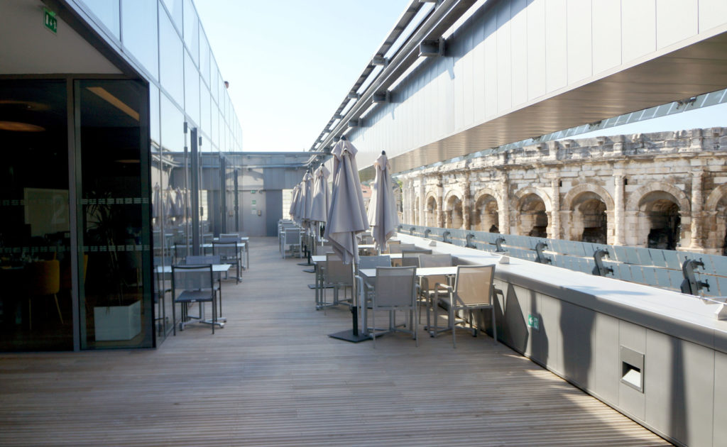 terrasse du restaurant la Table du 2 - Rooftop - Musée de la Romanité - Nîmes