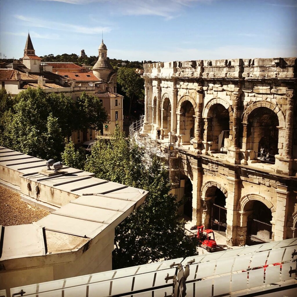 Arènes de Nimes du rooftop du Musée de la Romanité