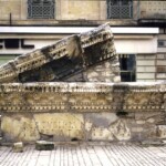 Fronton du Musée de la Romanité à Nîmes - avant restauration
