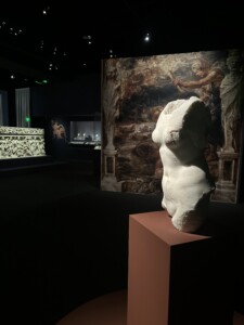 Scénographie 1 expo Achille - Musée de la Romanité