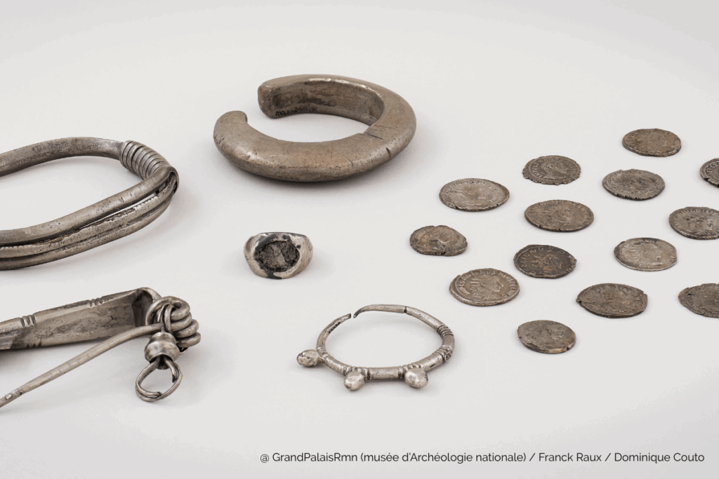 Trésor de Donzacq - GrandPalaisRmn - Exposition temporaire - Musée de la Romanité Le trésor de Donzacq @GrandPalaisRmn (musée d'Archéologie nationale) / Franck Raux / Dominique Couto
