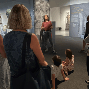 Visite guidée famille Gaulois mais Romains - Musée de la Romanité Visite guidée famille Gaulois mais Romains