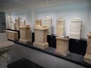 Stèles funéraires © E2C Nîmes Daniela