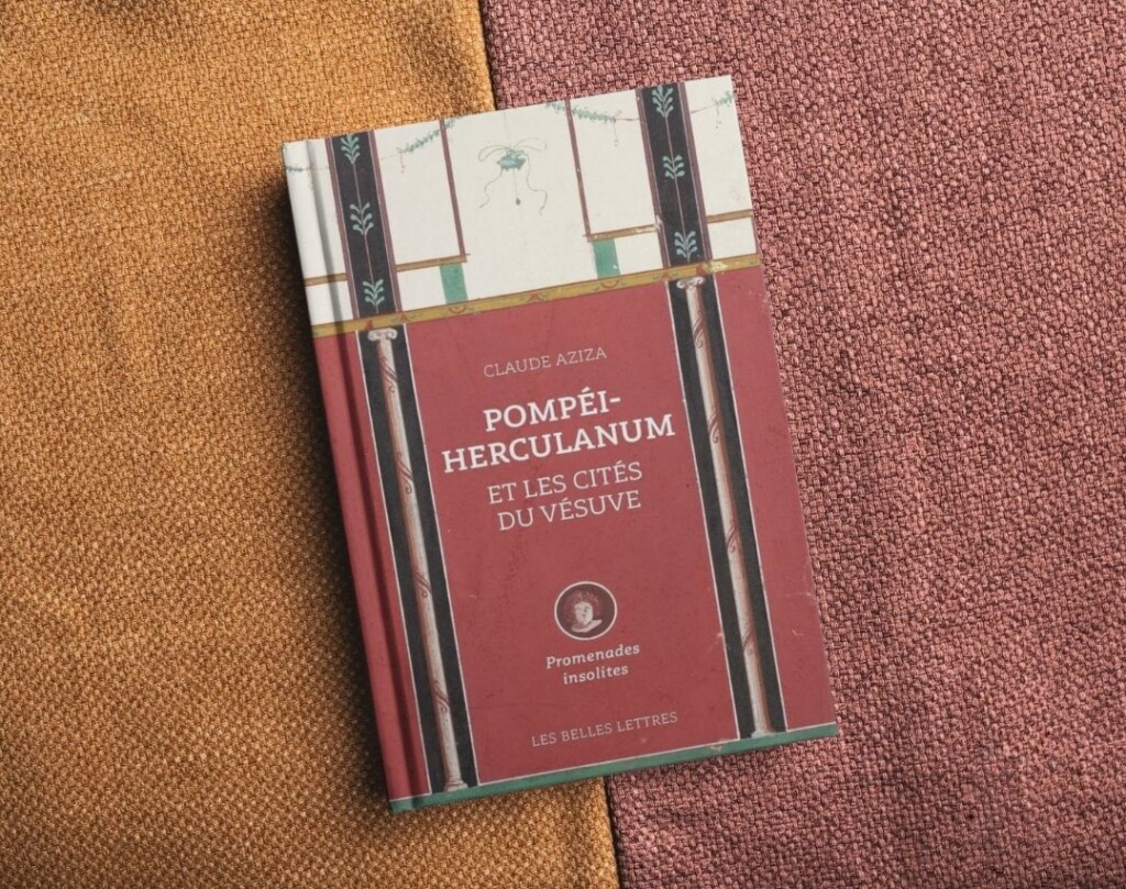 Mockup livre Claude Aziza - Musée de la Romanité Nîmes Mockup livre Claude Aziza