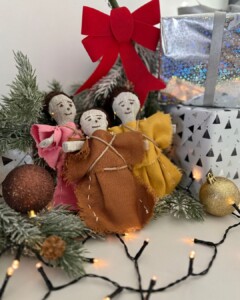 Poupée romaine en tissu